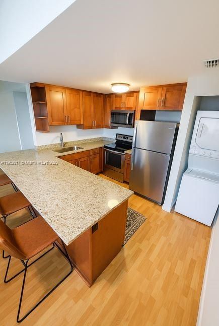 Recently Rented: $2,400 (1 beds, 1 baths, 831 Square Feet)