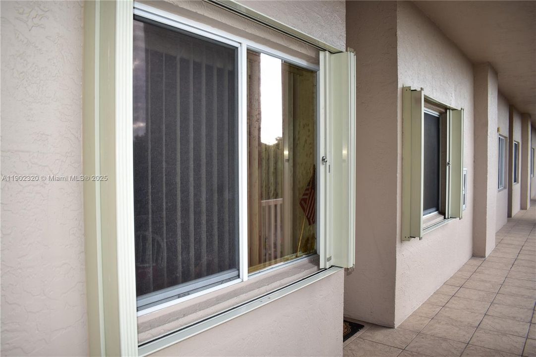 For Sale: $169,000 (2 beds, 2 baths, 1215 Square Feet)