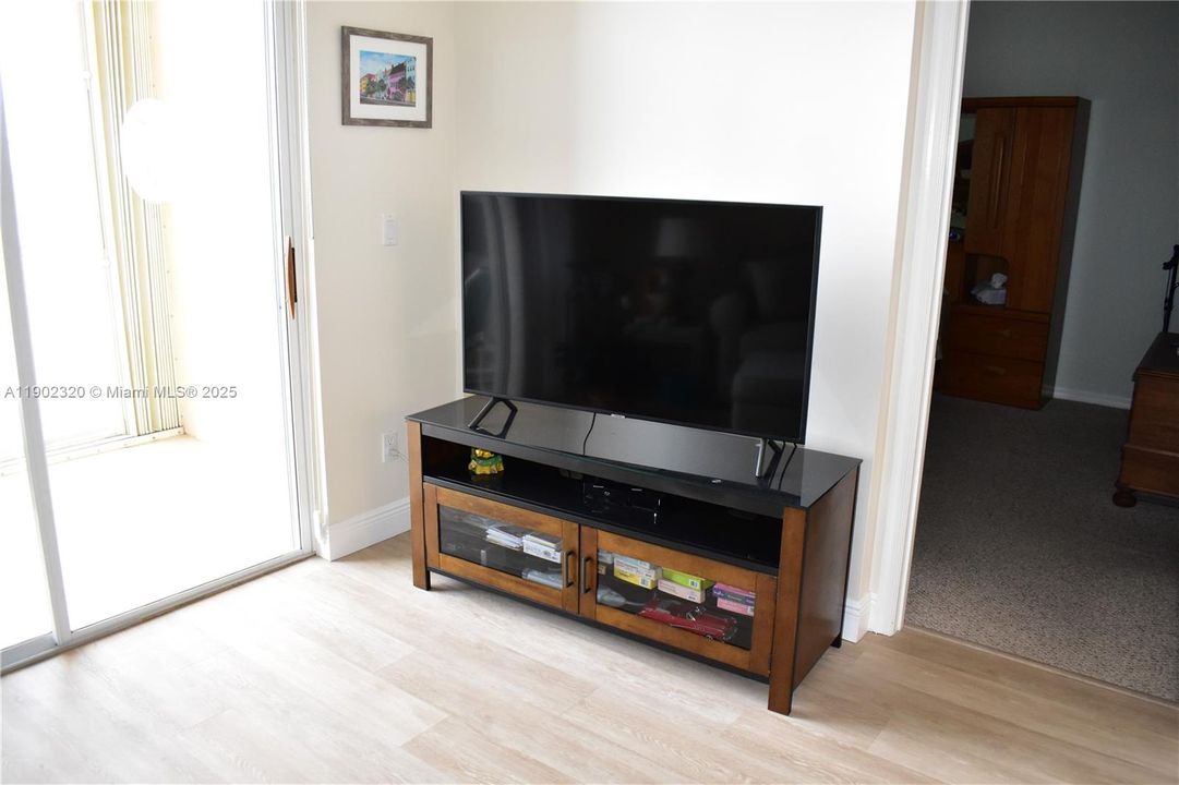 For Sale: $169,000 (2 beds, 2 baths, 1215 Square Feet)