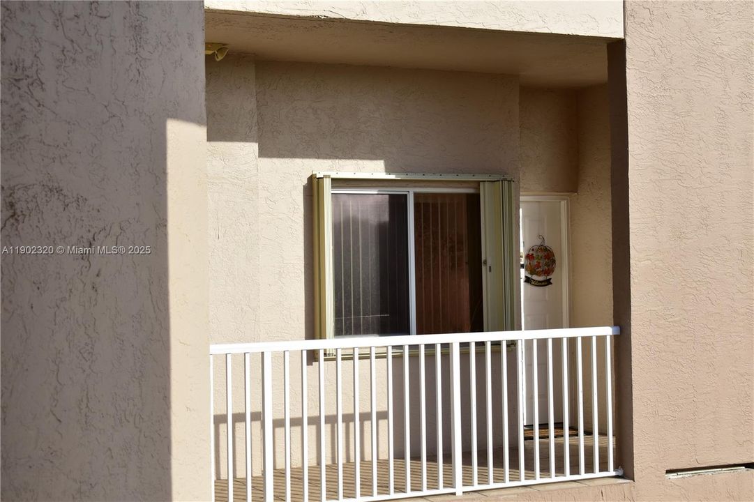 For Sale: $169,000 (2 beds, 2 baths, 1215 Square Feet)