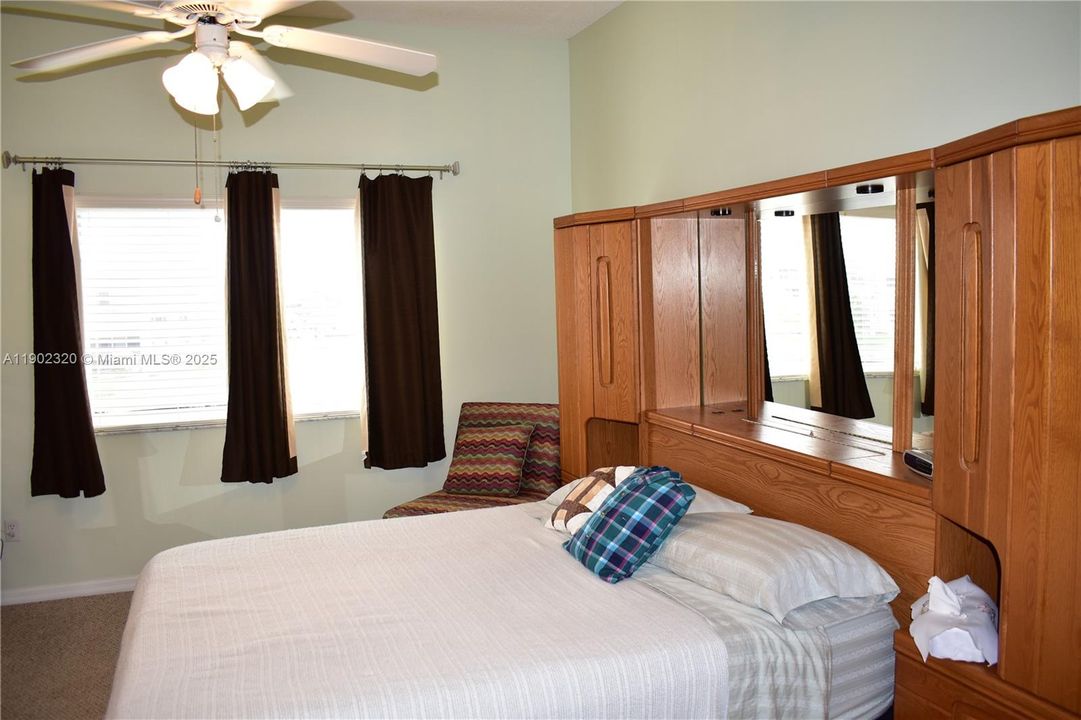 For Sale: $169,000 (2 beds, 2 baths, 1215 Square Feet)