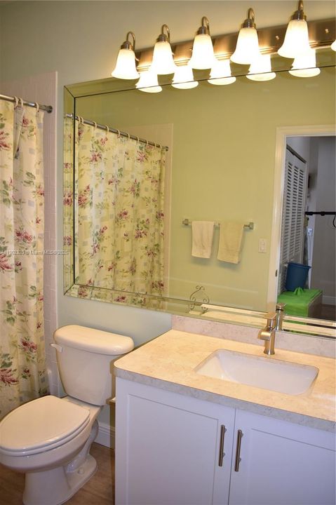 For Sale: $169,000 (2 beds, 2 baths, 1215 Square Feet)