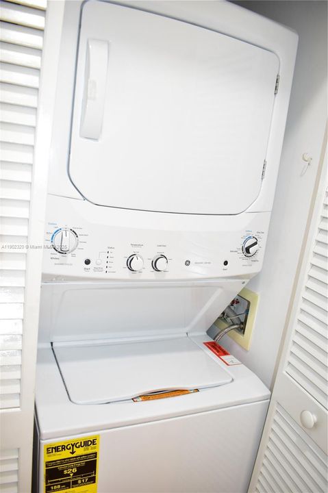 For Sale: $169,000 (2 beds, 2 baths, 1215 Square Feet)