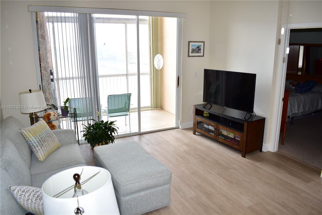 For Sale: $169,000 (2 beds, 2 baths, 1215 Square Feet)