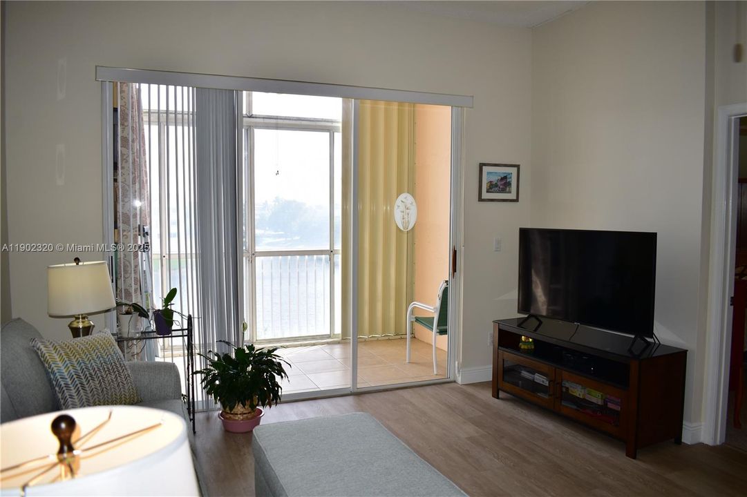 For Sale: $169,000 (2 beds, 2 baths, 1215 Square Feet)