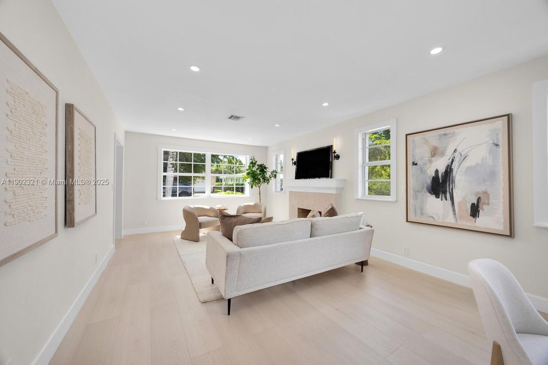 Active With Contract: $1,293,000 (3 beds, 2 baths, 1828 Square Feet)