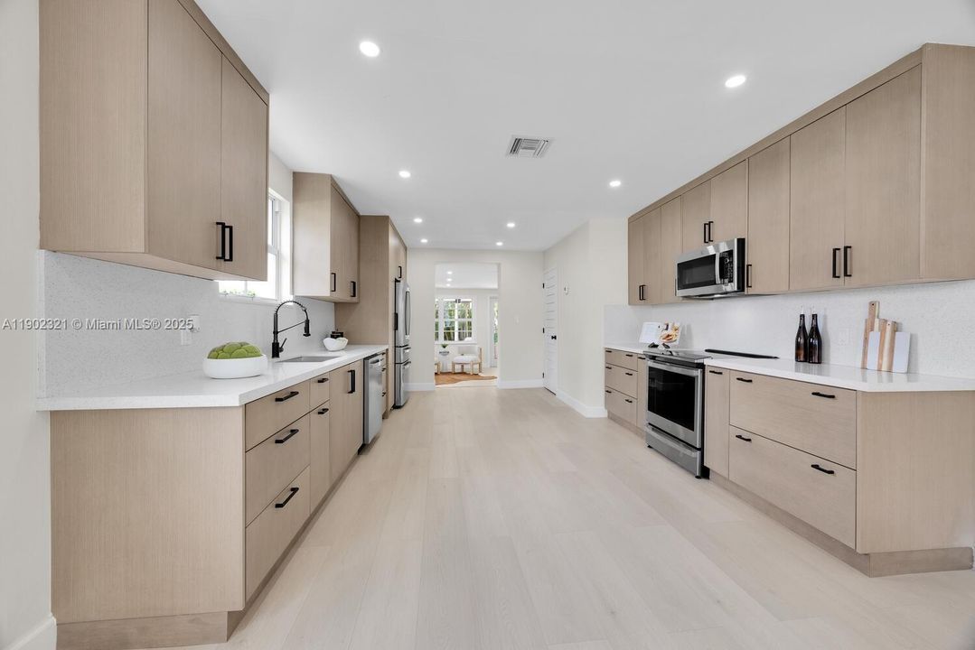 Active With Contract: $1,293,000 (3 beds, 2 baths, 1828 Square Feet)