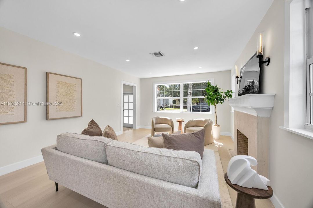 Active With Contract: $1,293,000 (3 beds, 2 baths, 1828 Square Feet)