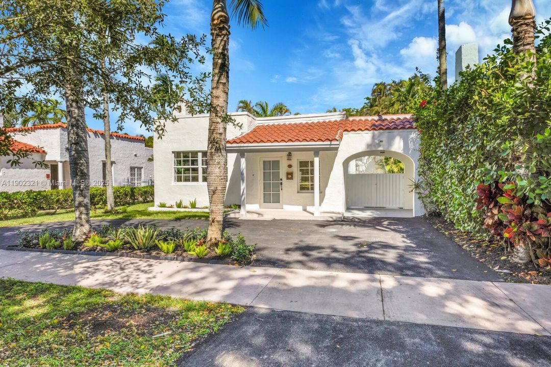 Active With Contract: $1,293,000 (3 beds, 2 baths, 1828 Square Feet)