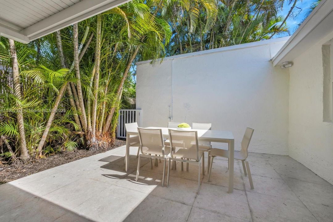 Active With Contract: $1,293,000 (3 beds, 2 baths, 1828 Square Feet)