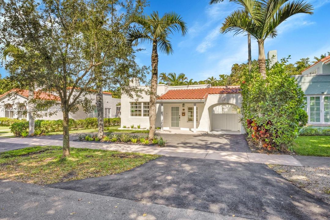 Active With Contract: $1,293,000 (3 beds, 2 baths, 1828 Square Feet)