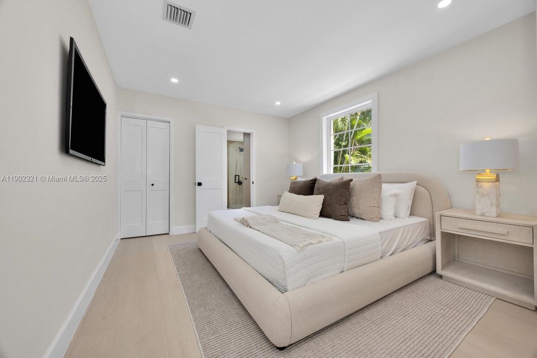 Active With Contract: $1,293,000 (3 beds, 2 baths, 1828 Square Feet)