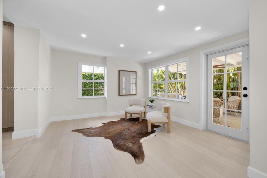 Active With Contract: $1,293,000 (3 beds, 2 baths, 1828 Square Feet)