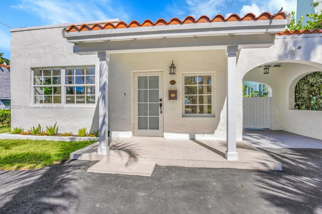 Active With Contract: $1,293,000 (3 beds, 2 baths, 1828 Square Feet)