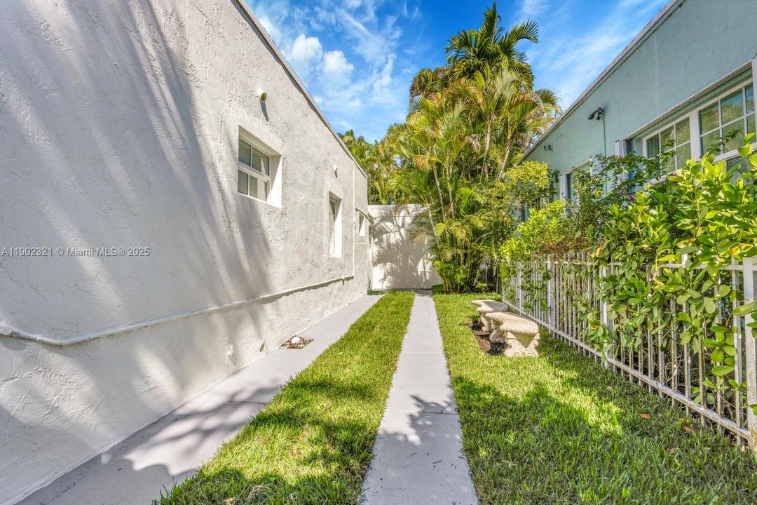 Active With Contract: $1,293,000 (3 beds, 2 baths, 1828 Square Feet)