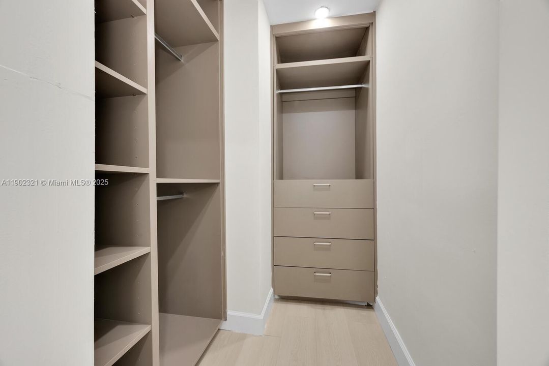 Active With Contract: $1,293,000 (3 beds, 2 baths, 1828 Square Feet)