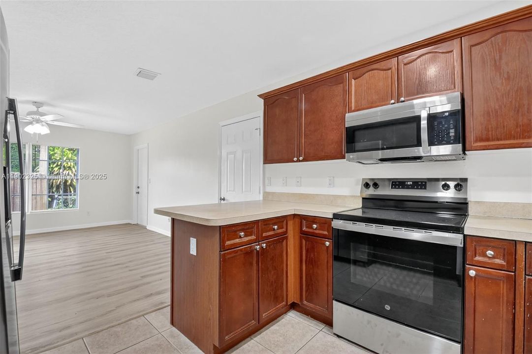 Recently Rented: $3,200 (4 beds, 2 baths, 1790 Square Feet)