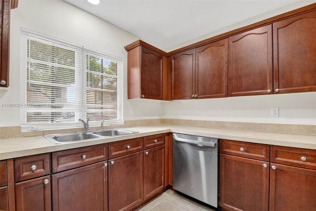 Recently Rented: $3,200 (4 beds, 2 baths, 1790 Square Feet)