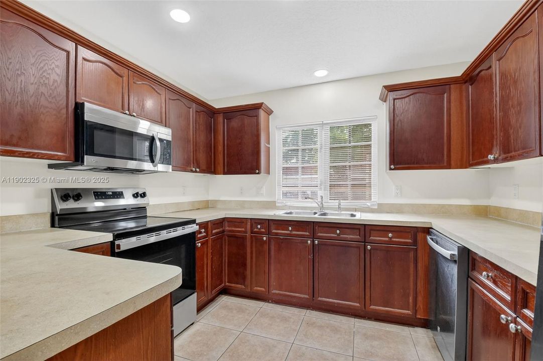 Recently Rented: $3,200 (4 beds, 2 baths, 1790 Square Feet)