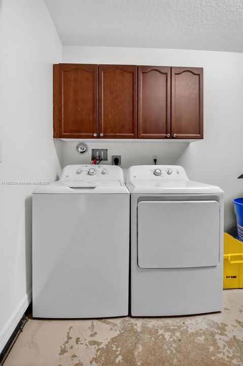 Recently Rented: $3,200 (4 beds, 2 baths, 1790 Square Feet)