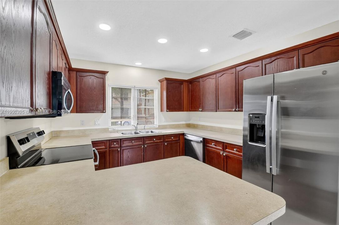 Recently Rented: $3,200 (4 beds, 2 baths, 1790 Square Feet)