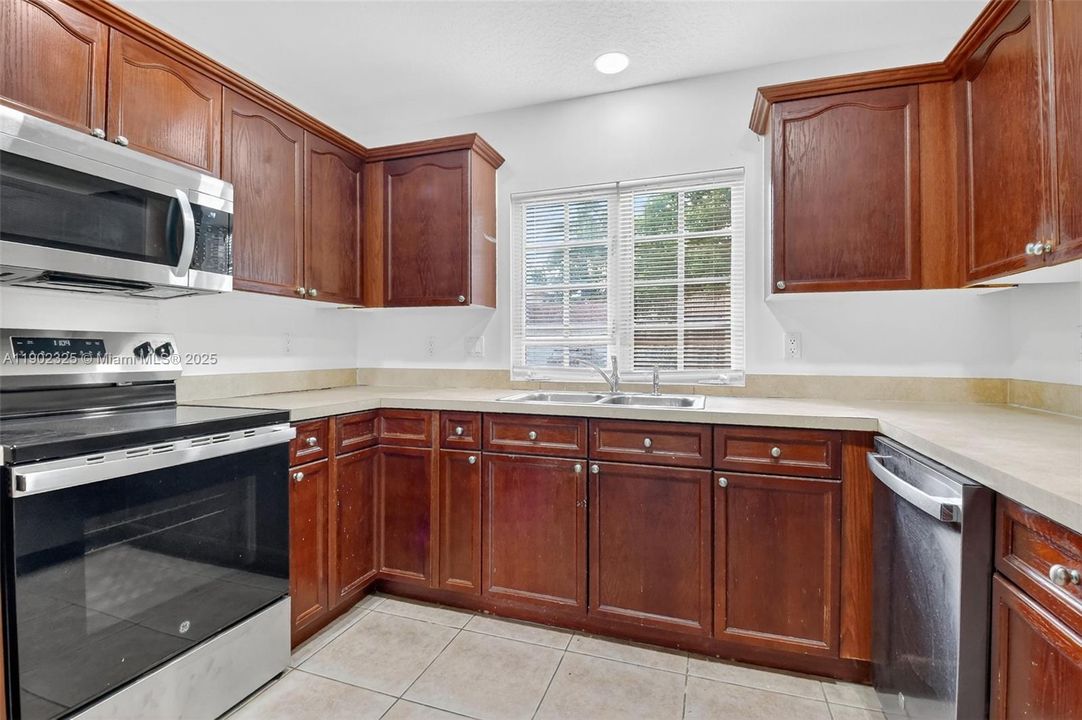 Recently Rented: $3,200 (4 beds, 2 baths, 1790 Square Feet)