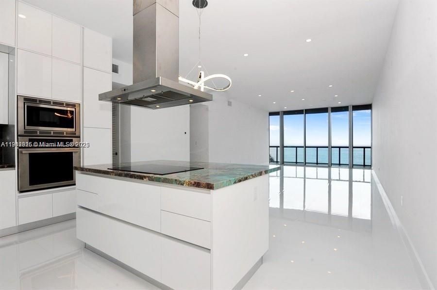 For Rent: $17,000 (3 beds, 2 baths, 2050 Square Feet)