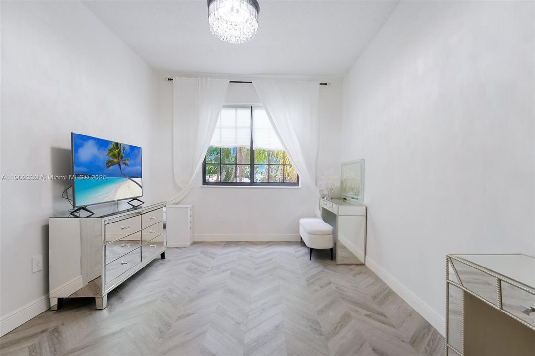 For Rent: $3,800 (2 beds, 2 baths, 1123 Square Feet)