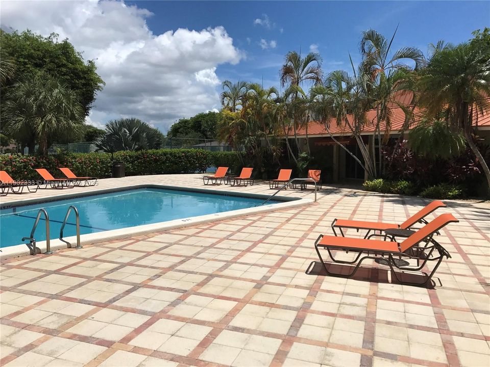 For Rent: $1,900 (1 beds, 1 baths, 840 Square Feet)