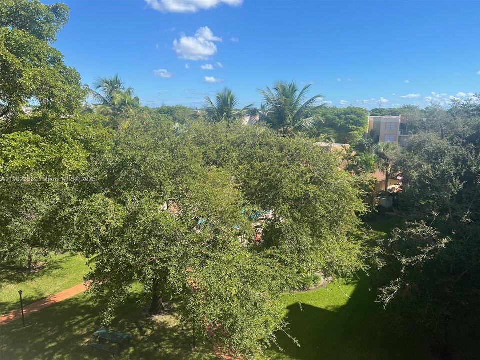 For Rent: $1,900 (1 beds, 1 baths, 840 Square Feet)