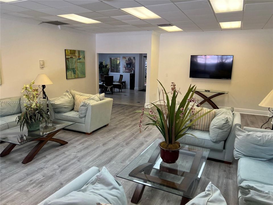 For Rent: $1,900 (1 beds, 1 baths, 840 Square Feet)