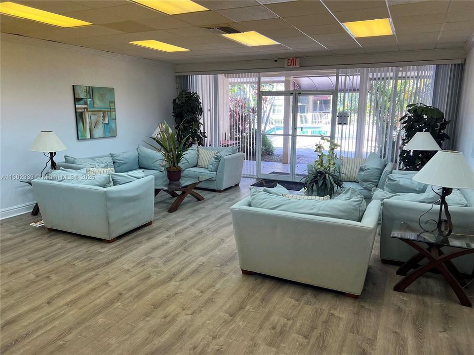 For Rent: $1,900 (1 beds, 1 baths, 840 Square Feet)