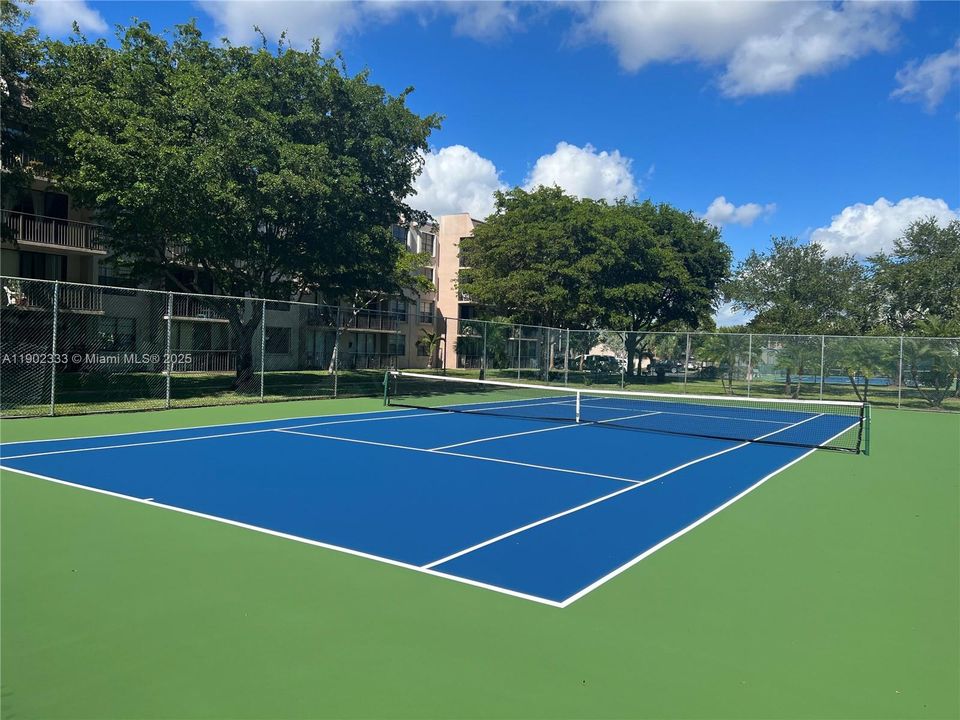 For Rent: $1,900 (1 beds, 1 baths, 840 Square Feet)