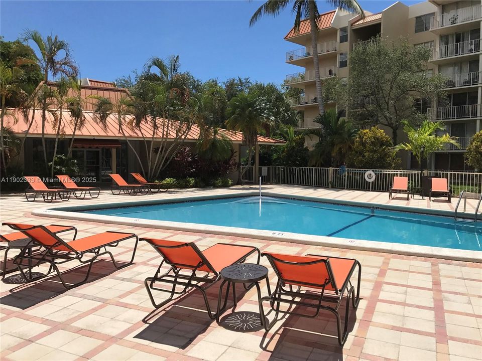 For Rent: $1,900 (1 beds, 1 baths, 840 Square Feet)