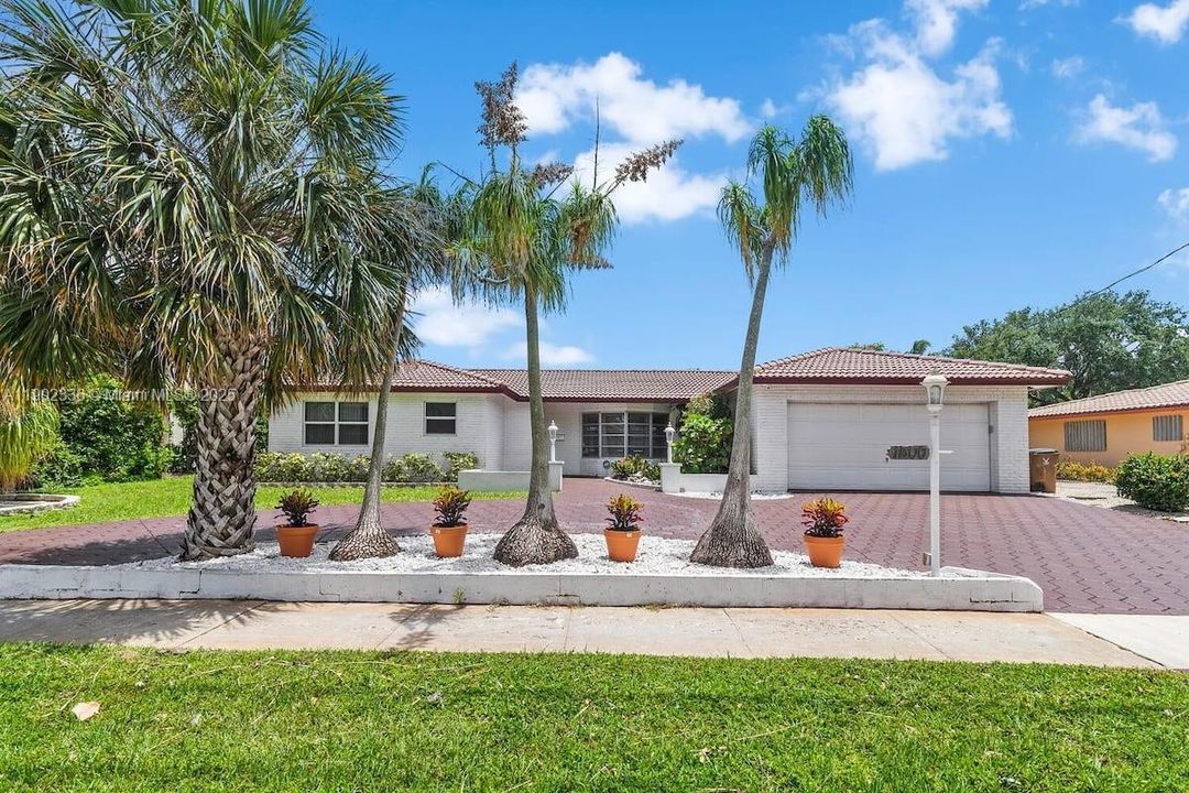 For Rent: $4,300 (3 beds, 2 baths, 2064 Square Feet)