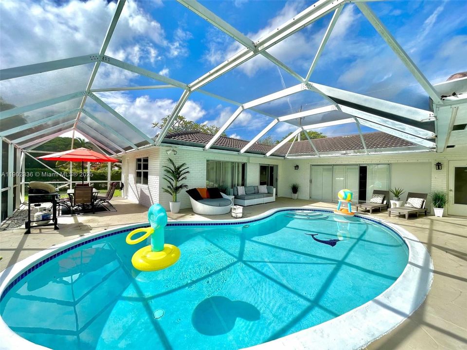 For Rent: $4,300 (3 beds, 2 baths, 2064 Square Feet)