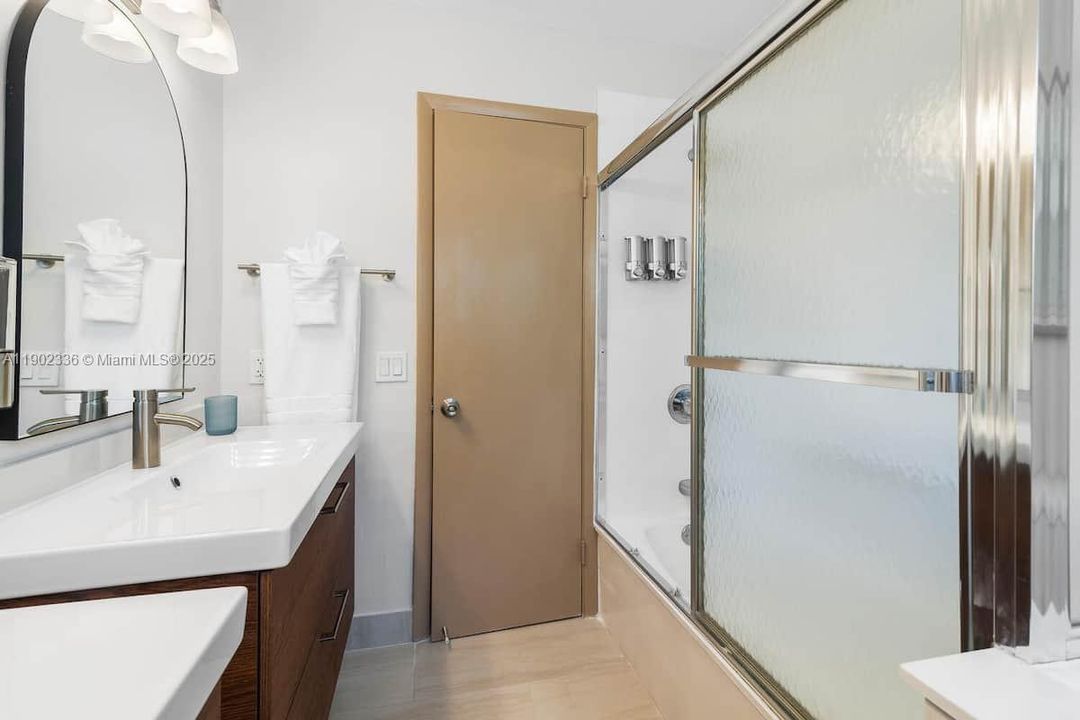 For Rent: $4,300 (3 beds, 2 baths, 2064 Square Feet)