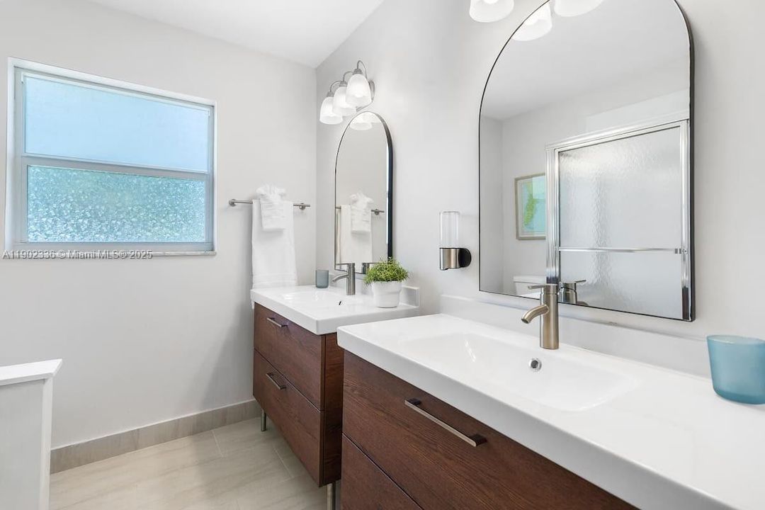 For Rent: $4,300 (3 beds, 2 baths, 2064 Square Feet)