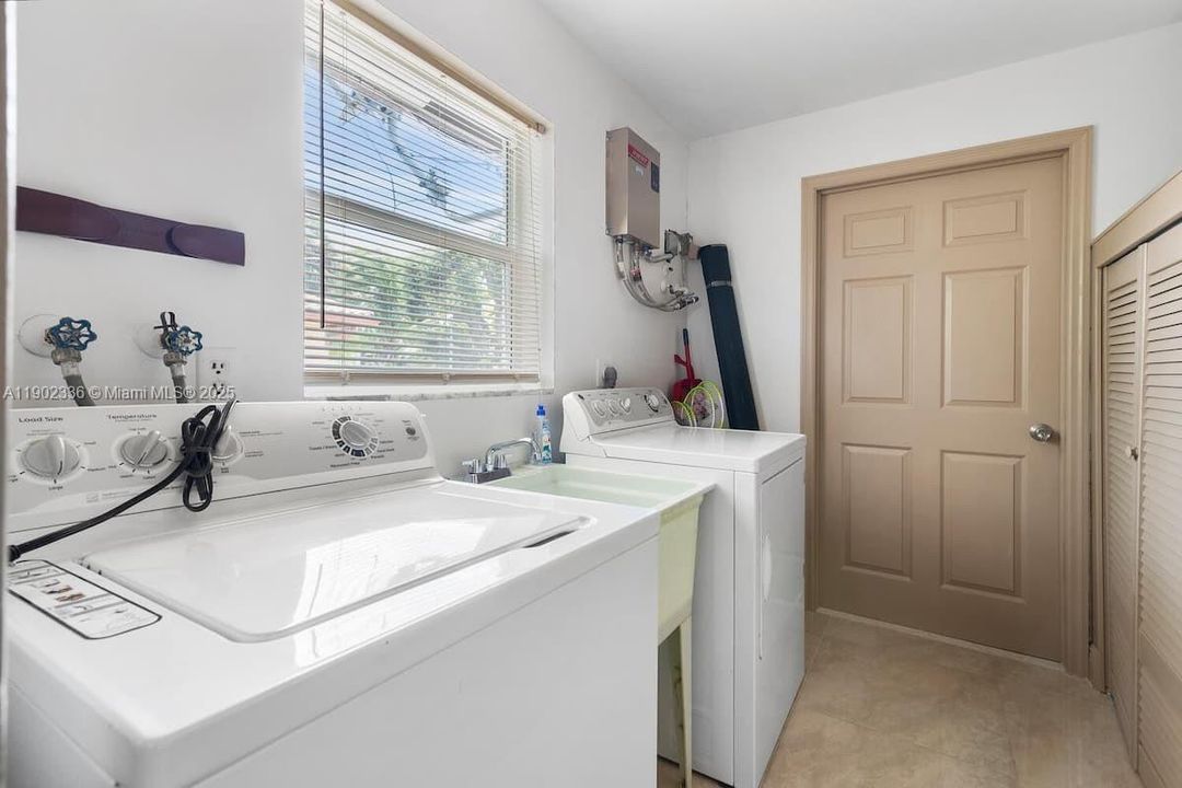 For Rent: $4,300 (3 beds, 2 baths, 2064 Square Feet)