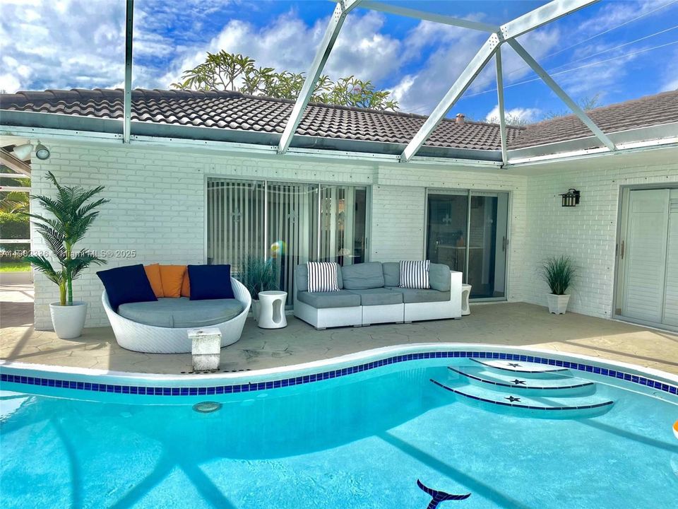 For Rent: $4,300 (3 beds, 2 baths, 2064 Square Feet)