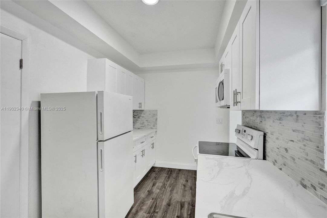Recently Rented: $2,400 (2 beds, 2 baths, 2540 Square Feet)