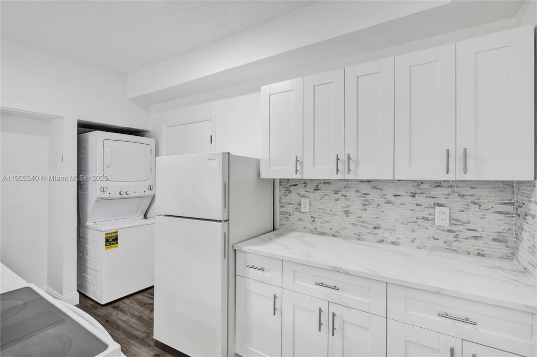 Recently Rented: $2,400 (2 beds, 2 baths, 2540 Square Feet)