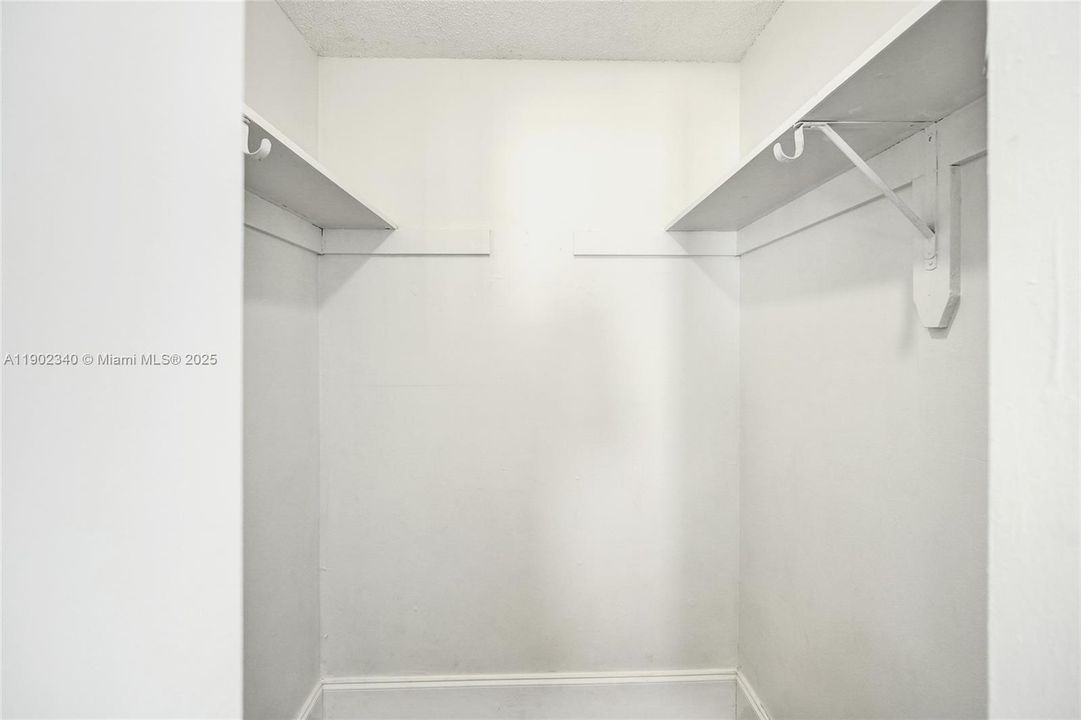 Recently Rented: $2,400 (2 beds, 2 baths, 2540 Square Feet)