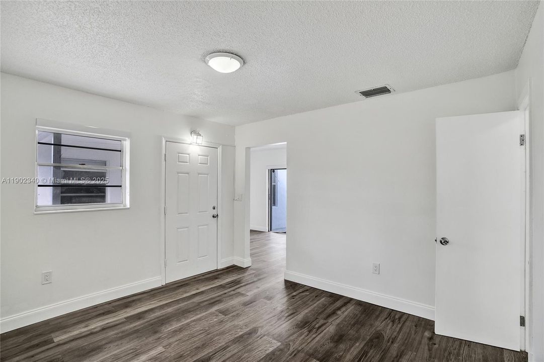 Recently Rented: $2,400 (2 beds, 2 baths, 2540 Square Feet)