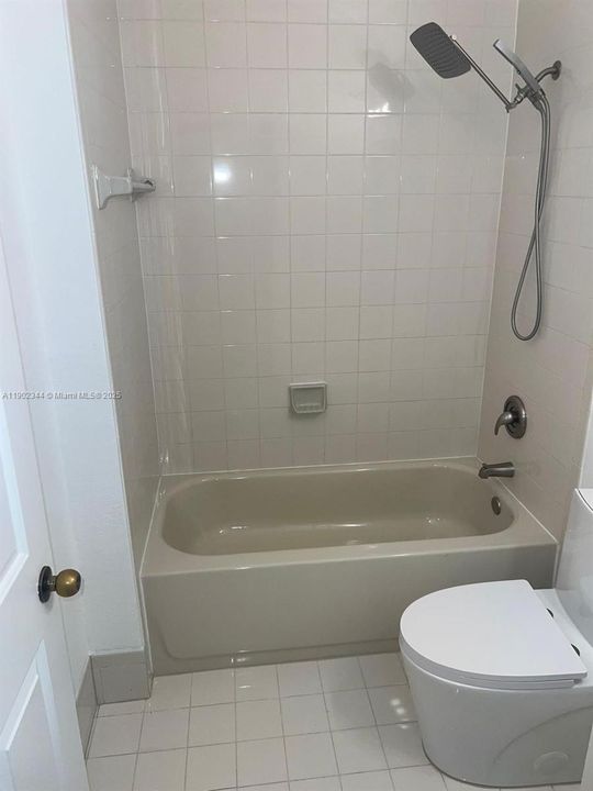 For Rent: $2,100 (3 beds, 3 baths, 1423 Square Feet)