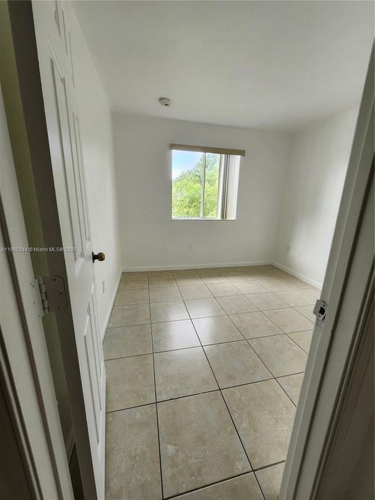 For Rent: $2,100 (3 beds, 3 baths, 1423 Square Feet)