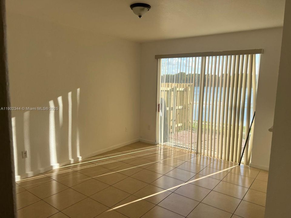 For Rent: $2,100 (3 beds, 3 baths, 1423 Square Feet)