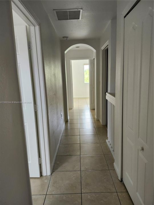 For Rent: $2,100 (3 beds, 3 baths, 1423 Square Feet)