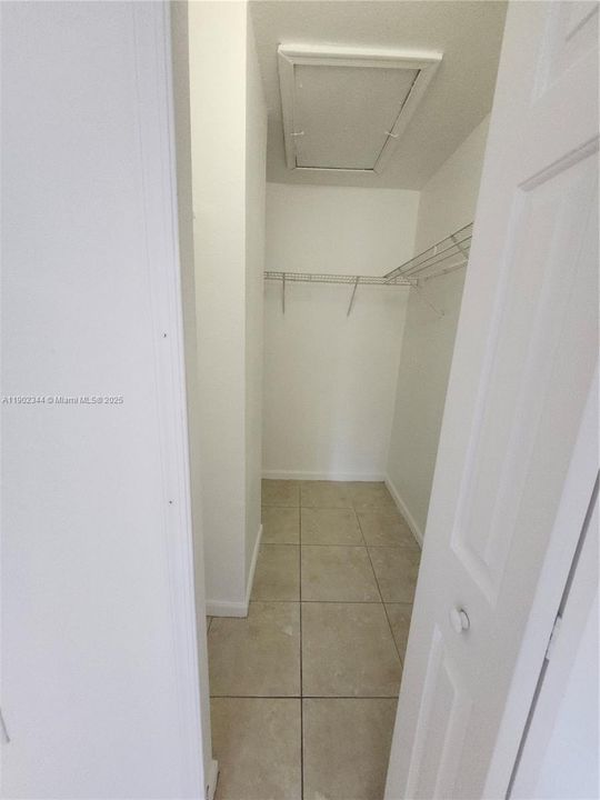 For Rent: $2,100 (3 beds, 3 baths, 1423 Square Feet)