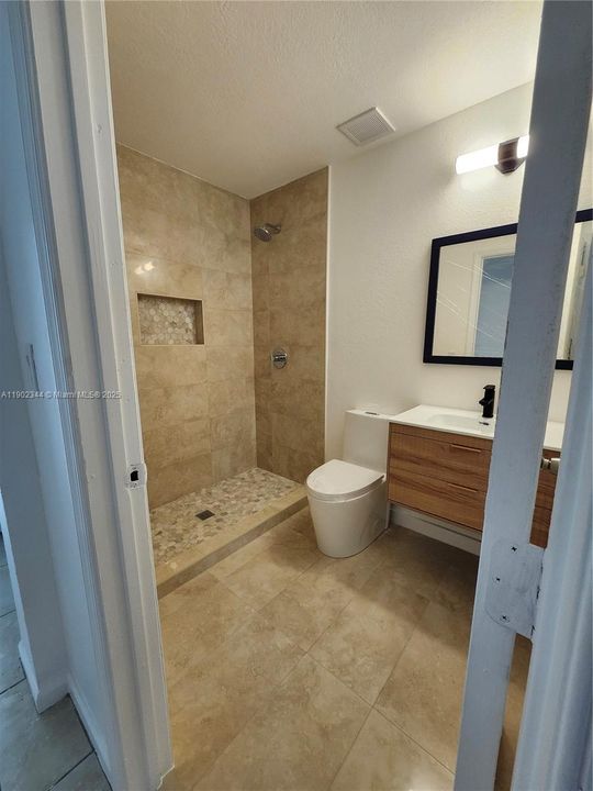 For Rent: $2,100 (3 beds, 3 baths, 1423 Square Feet)